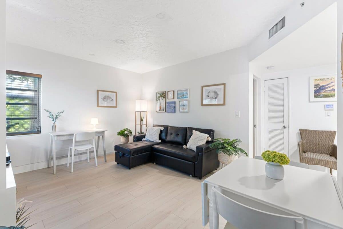 Welcoming Airbnb Walkig Distance To Olas Blvd Apartment *