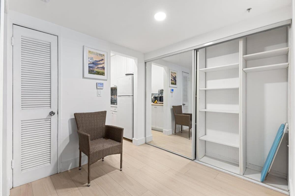 Welcoming Airbnb Walkig Distance To Olas Blvd Apartment